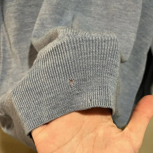 Peter Millar Blue Merino Wool V Neck Sweater Men Large Flag Embroidered USA Flaw - Picture 2 of 6